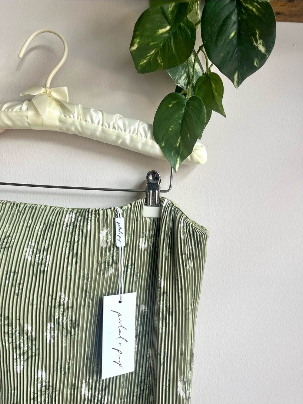 Petal & Pup Olive Green Floral Pleated Midi Dress with White Print - Picture 2 of 5